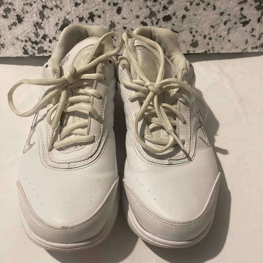 Nike White Athletic Sneakers Airliner Women Shoes Size 7.5